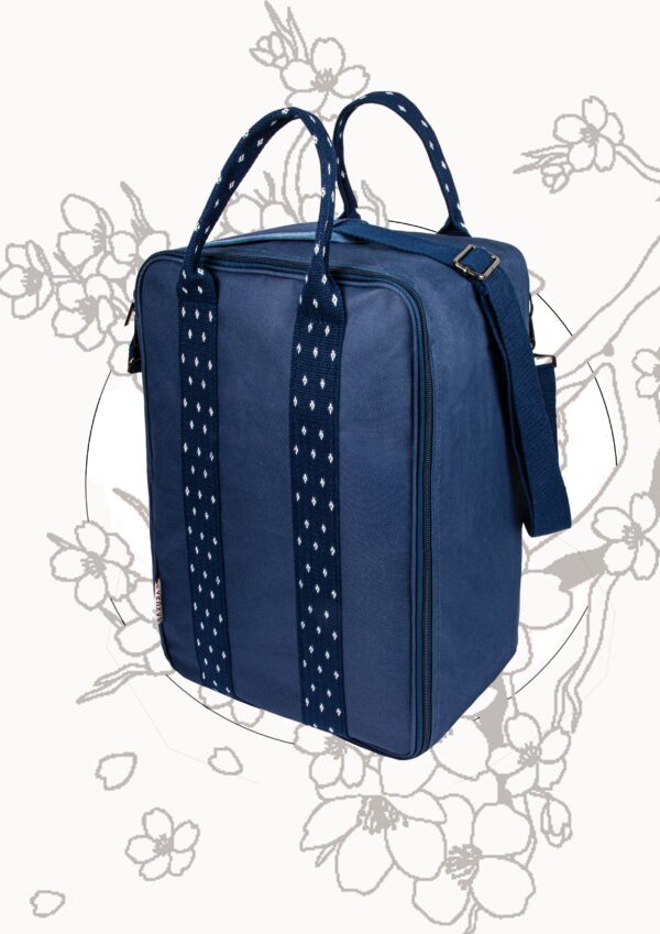 bagaglio a mano sakura versione borsa colore blu su sfondo fiori sakura