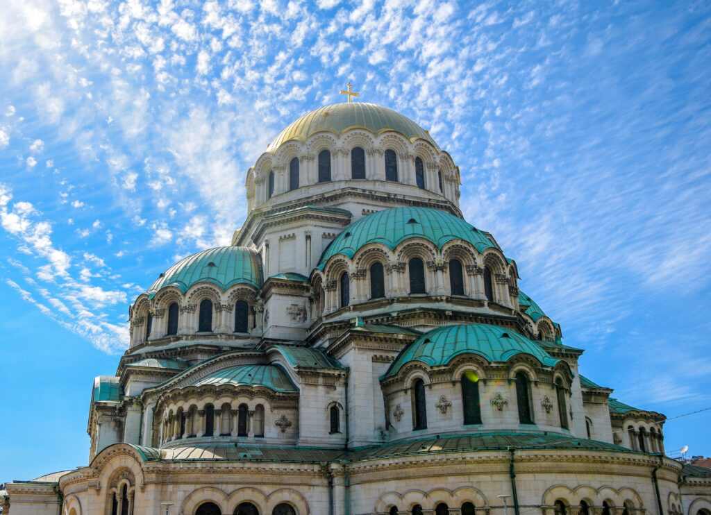 vista dal basso di Chiesa Aleksandar Nevski a Sofia Bulgaria
